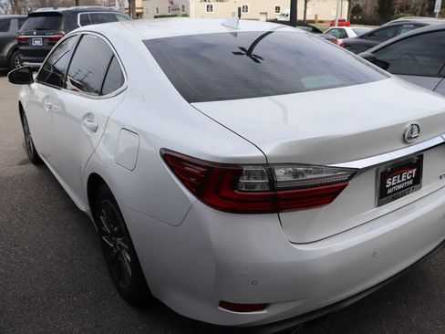 Used 2018 Lexus ES 350 ES 350 Sedan 4D w/ Premier Package image 17