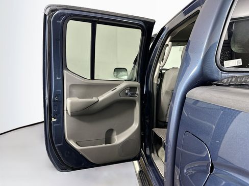 Used 2018 Nissan Frontier SV image 25