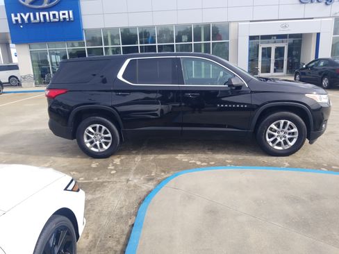 Used 2021 Chevrolet Traverse LS FWD image 8