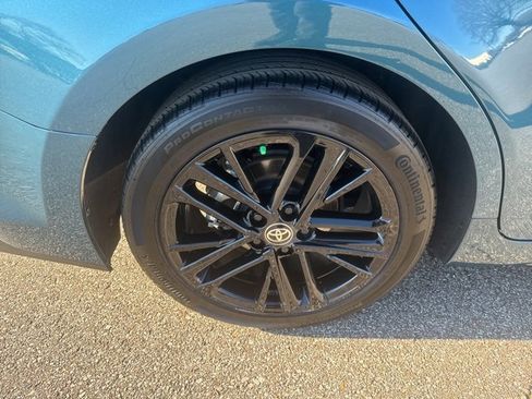 Used 2025 Toyota Camry SE image 14