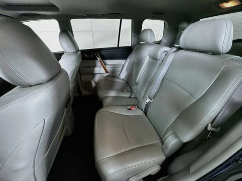 Used 2013 Toyota Highlander Limited AWD/4WD image 26
