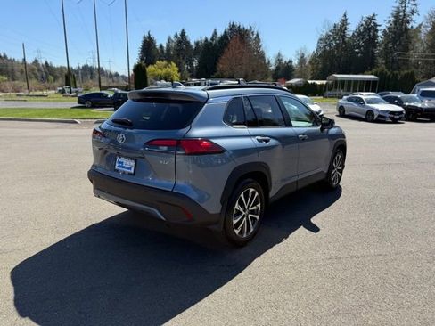 Used 2024 Toyota Corolla Cross XLE w/ Convenience Package image 5