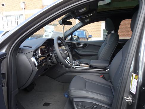 Used 2026 Audi Q7 3.0T Premium Plus w/ Premium Plus Package AWD/4WD image 4
