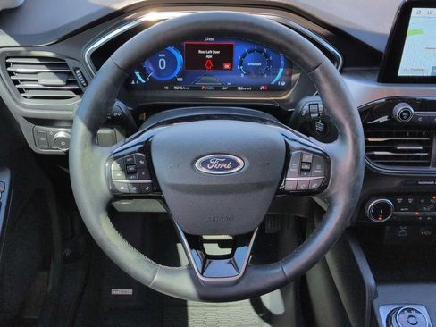 Used 2022 Ford Escape Titanium w/ Class II Trailer Tow Package AWD/4WD image 22
