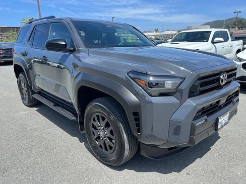 Used 2025 Toyota 4Runner SR5 AWD/4WD image 2
