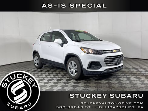 Used 2017 Chevrolet Trax LS image 1