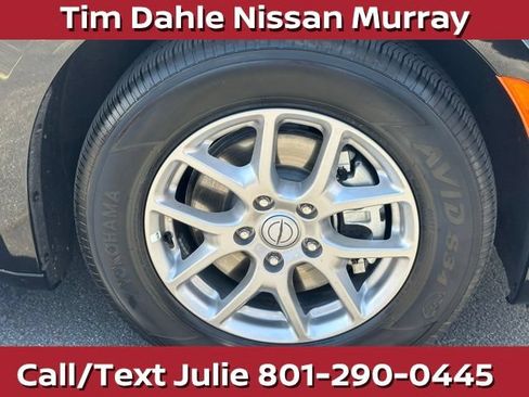 Used 2026 Chrysler Pacifica Select FWD image 14