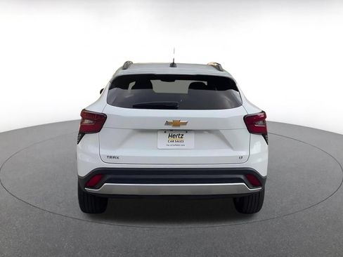 Used 2025 Chevrolet Trax LT FWD image 12