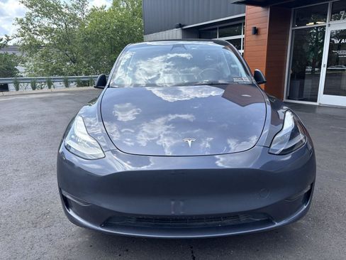 Used 2023 Tesla Model Y Long Range AWD/4WD image 3