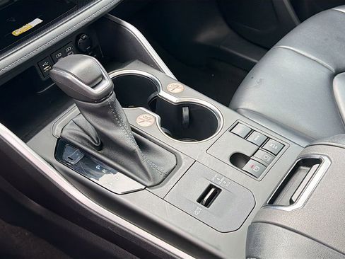 Used 2023 Toyota Highlander XLE image 31