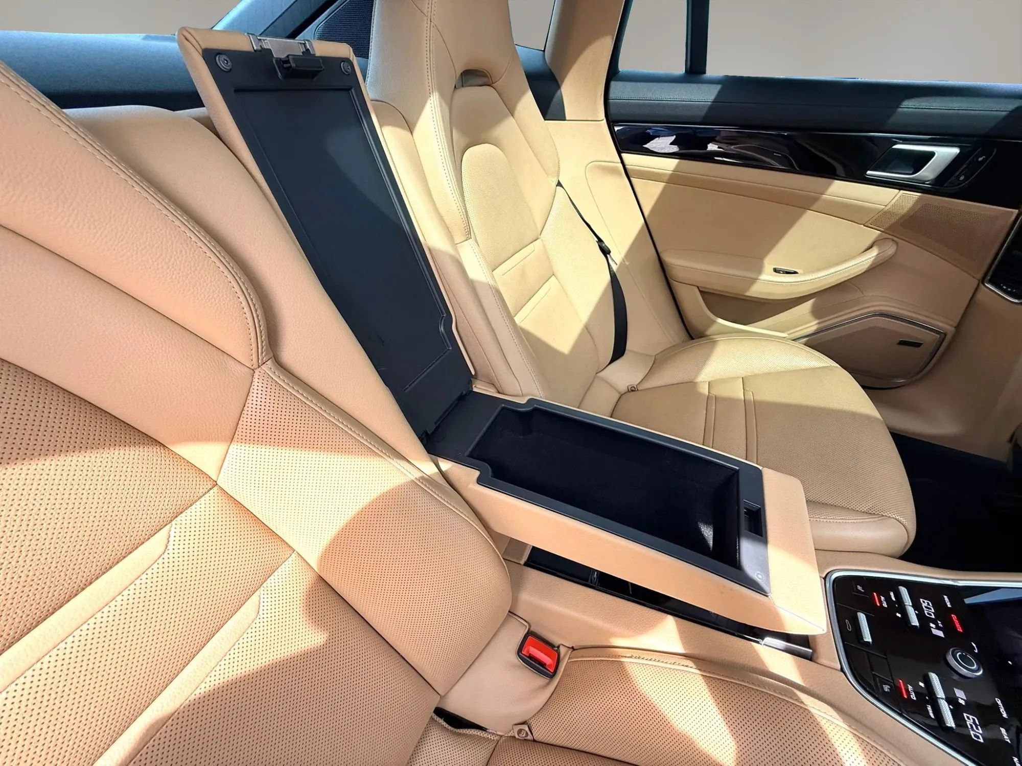 Used 2018 Porsche Panamera 4 AWD/4WD image 17