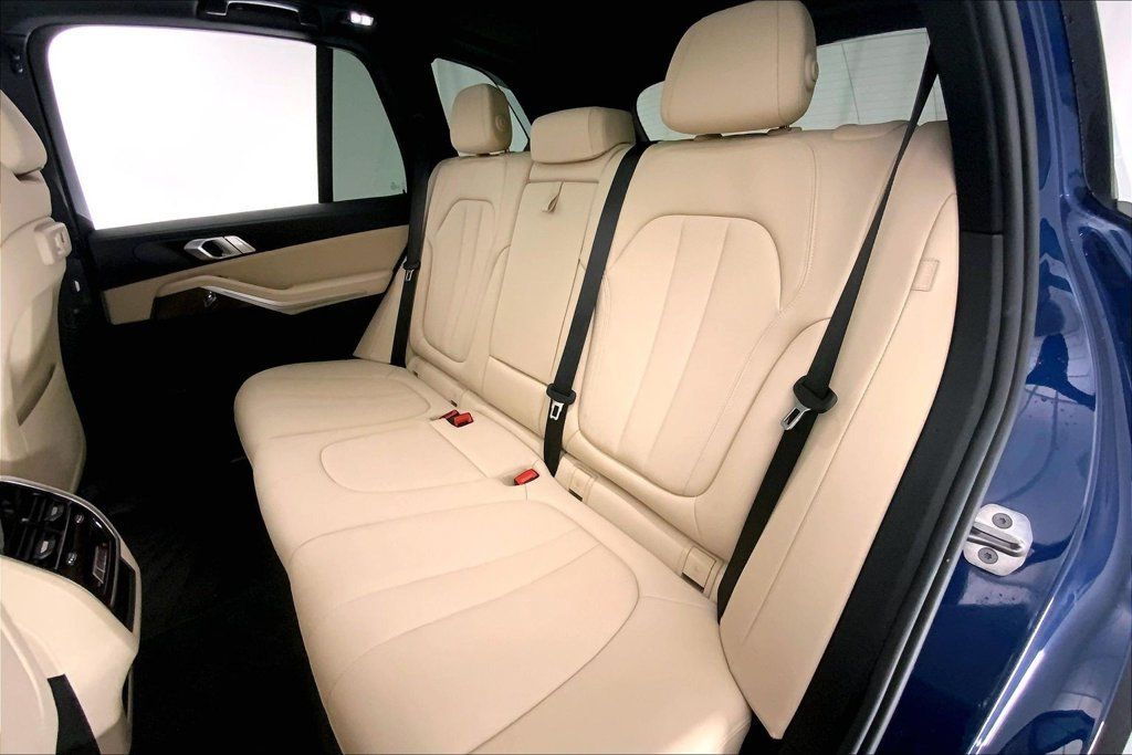 Used 2022 BMW X5 xDrive40i w/ Premium Package AWD/4WD image 14
