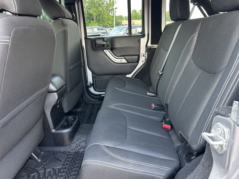 Used 2016 Jeep Wrangler Unlimited Rubicon w/ Dual Top Group AWD/4WD image 21