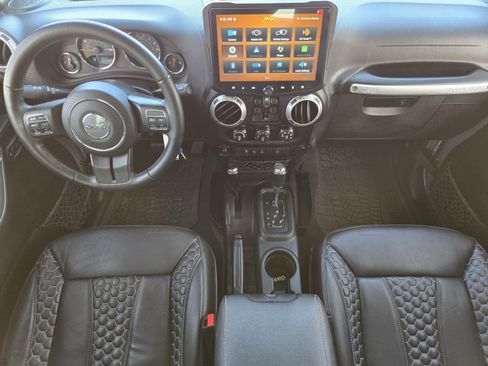 Used 2017 Jeep Wrangler Unlimited Sahara w/ Connectivity Group AWD/4WD image 21