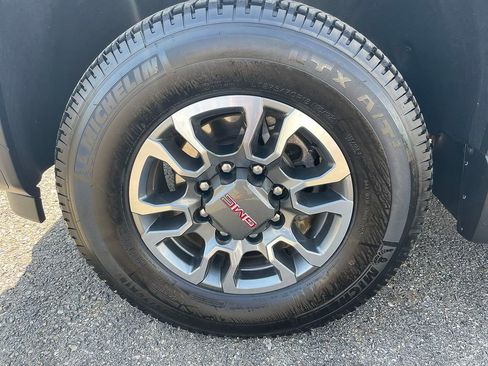 Used 2025 GMC Sierra 2500 SLE w/ Preferred Package image 19