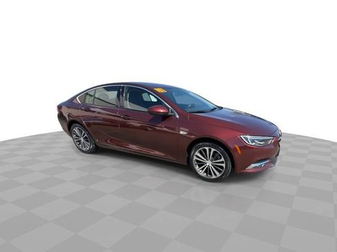 Certified 2018 Buick Regal Essence w/ Driver Confidence Package #1 AWD/4WD image 2