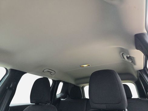 Used 2016 Jeep Renegade Latitude FWD image 32
