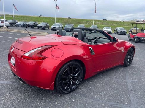 Used 2019 Nissan 370Z Touring RWD image 3