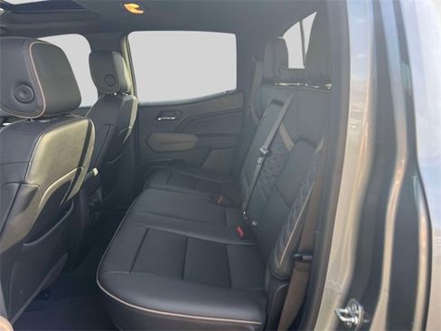 Used 2024 GMC Canyon Denali image 14