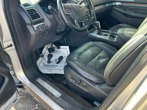 Used 2017 Ford Explorer Limited image 10