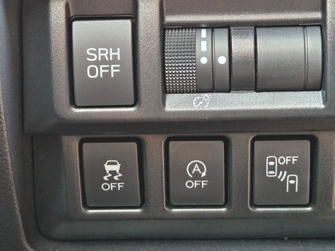 Used 2023 Subaru Crosstrek 2.5i Limited w/ Moonroof Package AWD/4WD image 17