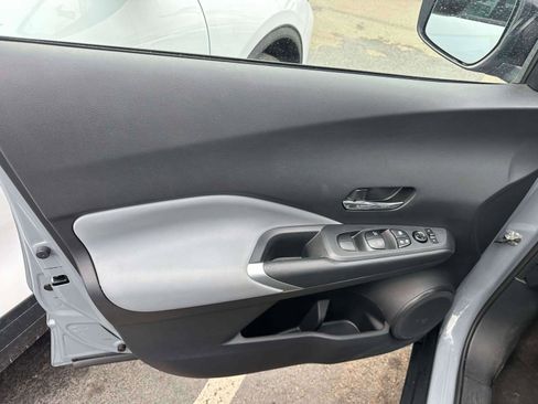 Used 2023 Nissan Kicks SR w/ SR Premium Package image 13