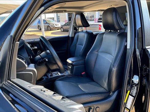 Used 2018 Toyota 4Runner TRD Off-Road Premium image 7