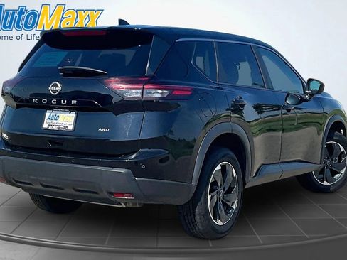 Used 2025 Nissan Rogue SV AWD/4WD image 9