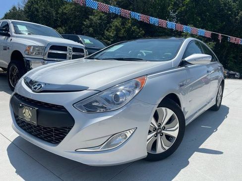 Used 2014 Hyundai Sonata Limited w/ Panoramic Sunroof Package 02 FWD image 3