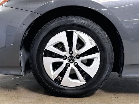 Used 2017 Toyota Prius Two w/ Prius Two Safety Plus Package FWD image 11