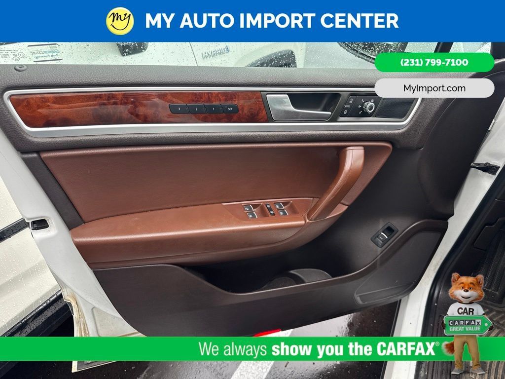 Used 2014 Volkswagen Touareg TDI AWD/4WD image 8