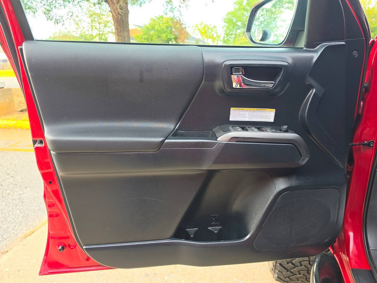 Used 2019 Toyota Tacoma TRD Off-Road AWD/4WD image 9