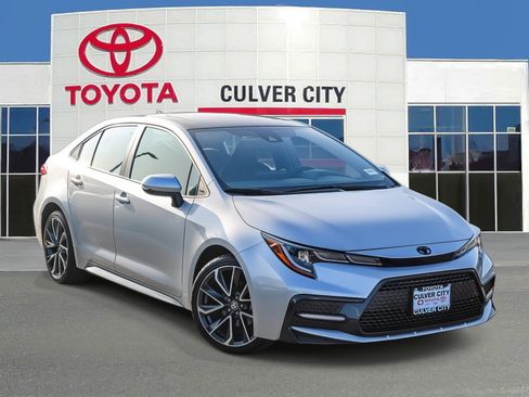 Certified 2022 Toyota Corolla SE image 1