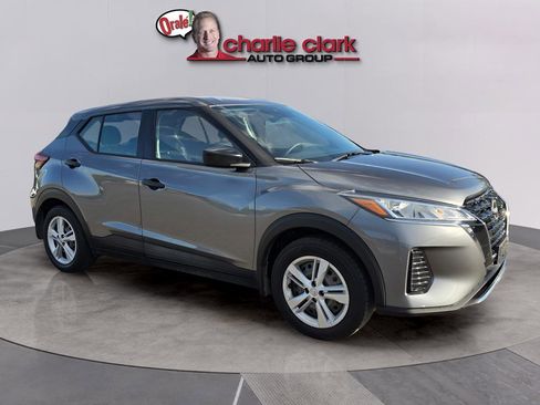 Used 2021 Nissan Kicks S FWD image 9