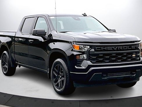 Used 2024 Chevrolet Silverado 1500 Custom image 2