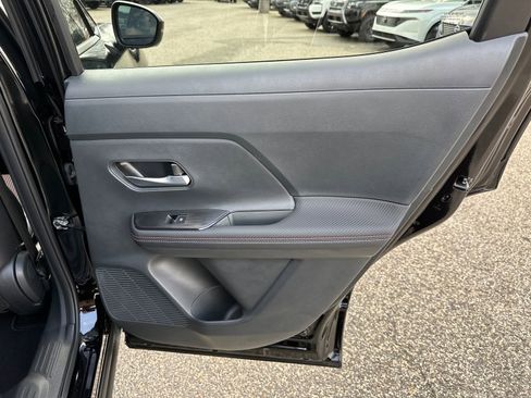 Certified 2025 Nissan Kicks SR FWD image 17