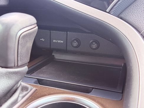 Used 2022 Toyota Camry SE w/ Carpet Mat Package (TMS) FWD image 32