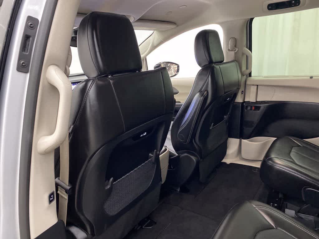 Used 2024 Chrysler Pacifica Touring-L FWD image 14
