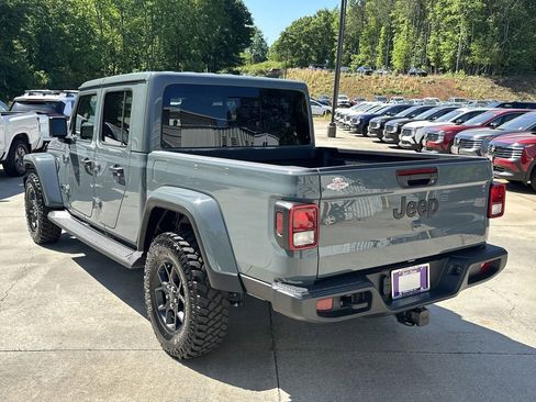 Used 2025 Jeep Gladiator Sport AWD/4WD image 5