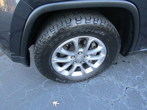 Used 2016 Jeep Grand Cherokee Limited image 10