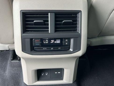 Used 2022 Volkswagen Atlas SE image 15