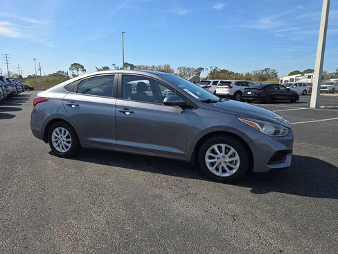 Used 2018 Hyundai Accent SEL image 2