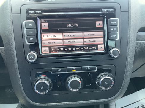 Used 2010 Volkswagen Jetta SE FWD image 18