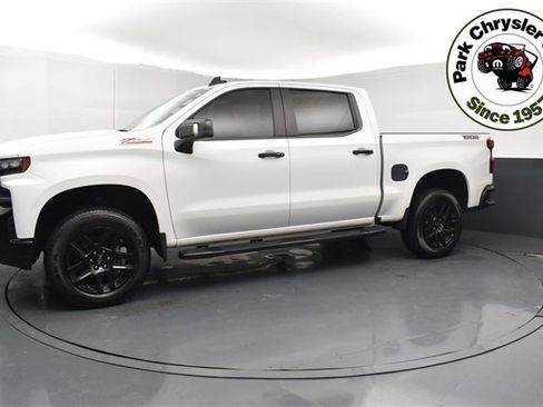 Used 2022 Chevrolet Silverado 1500 LT Trail Boss image 3