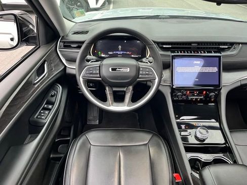 Used 2023 Jeep Grand Cherokee L Limited AWD/4WD image 27