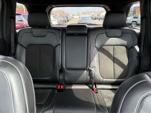 Used 2023 Jeep Grand Cherokee Altitude image 25