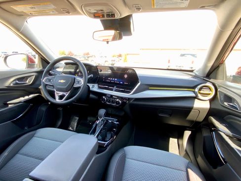 New 2025 Chevrolet Trax LT w/ Driver Confidence Package image 34