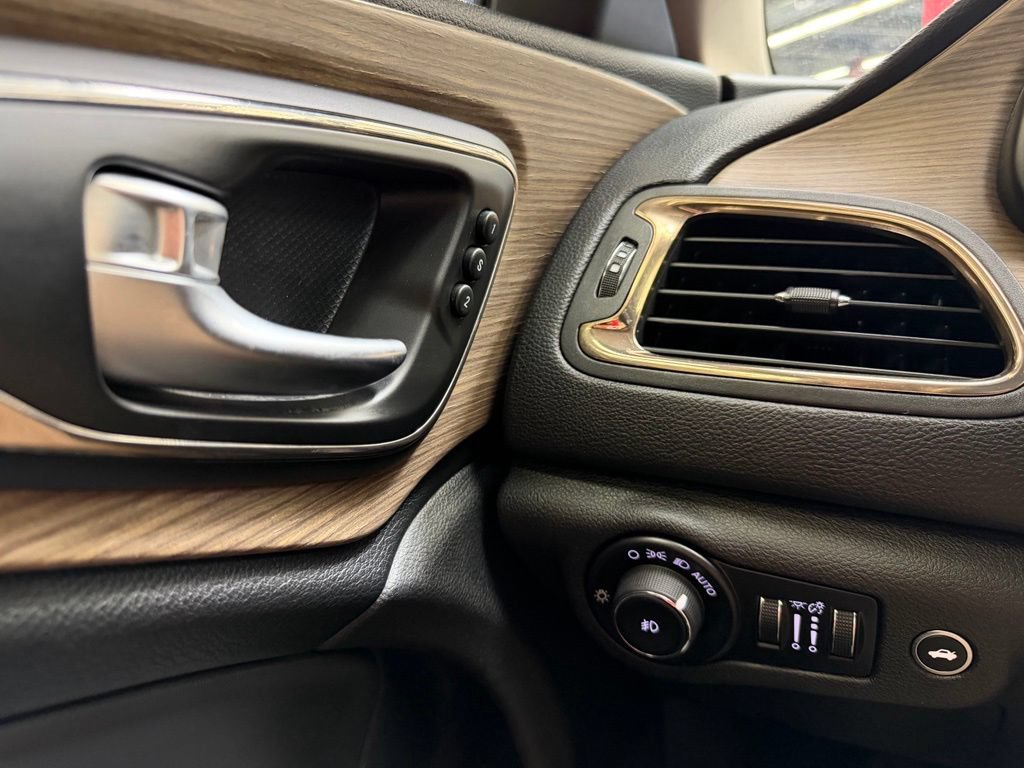 Used 2015 Chrysler 200 C w/ Navigation & Sound Group I FWD image 17