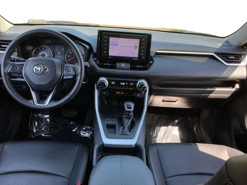Used 2021 Toyota RAV4 XLE Premium image 9