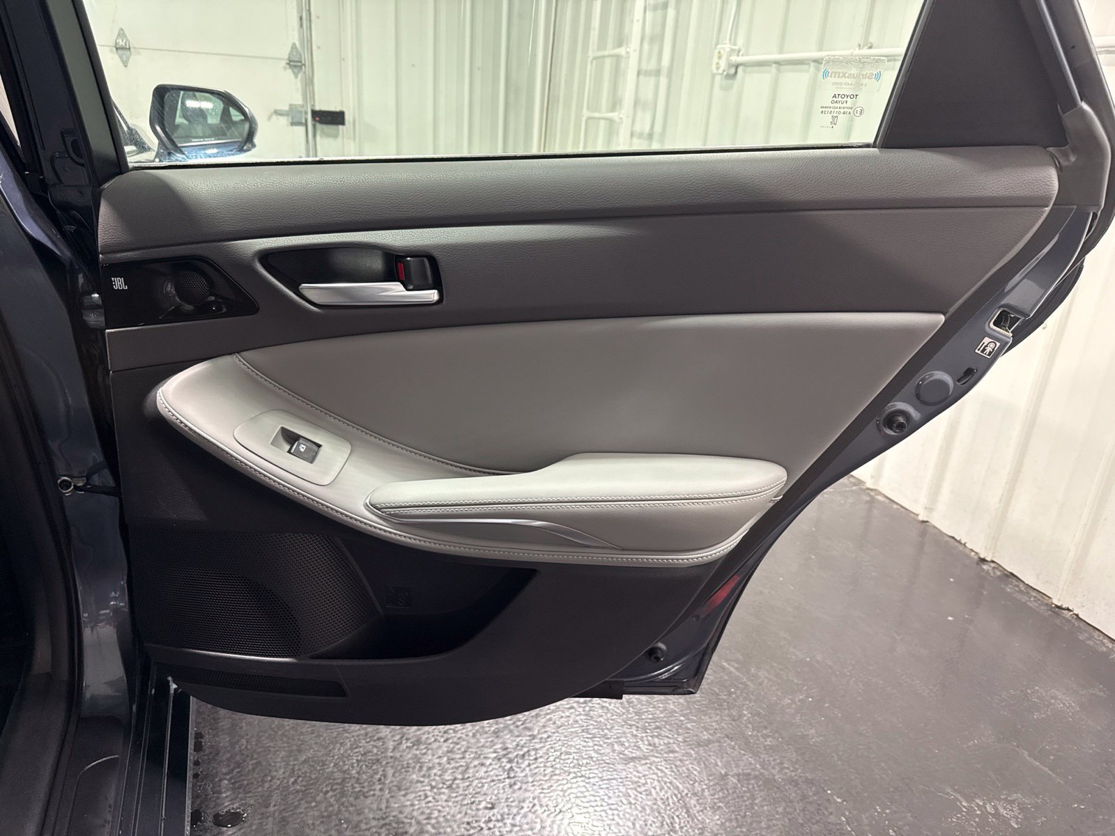 Used 2019 Toyota Avalon XLE w/ Moonroof Package FWD image 17